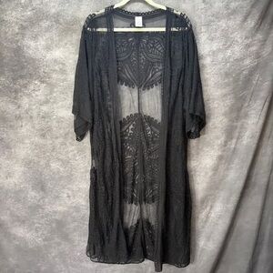 Chic Black Lace Women's Poncho
